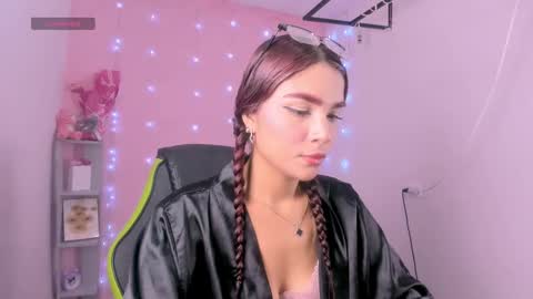 Snapshot of charlotteee_02 chatting on 16, 10, 2025 charlotteee online show from 16, 10, 2025