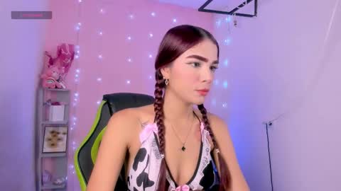 Snapshot of charlotteee_02 chatting on 24, 10, 2025 charlotteee online show from 24, 10, 2025