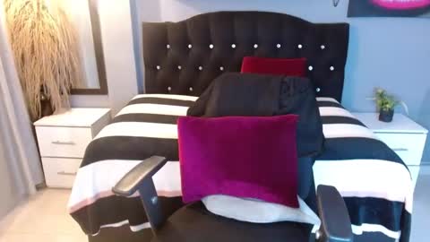 charlottefiery online show from 18, 3, 2026