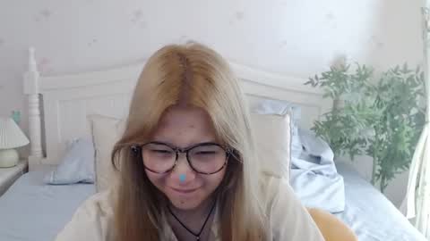 Snapshot of charlottelin chatting on 2, 10, 2025 Charlotte online show from 2, 10, 2025