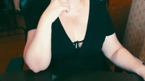 Snapshot of charlottextasty chatting on 19, 9, 2025 CharlotteXTasty online show from 19, 9, 2025