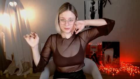 Snapshot of charming_beauty chatting on 26, 10, 2025 Michelle  online show from 26, 10, 2025
