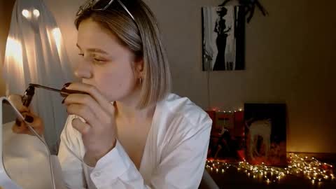 Snapshot of charming_beauty chatting on 28, 10, 2025 Michelle  online show from 28, 10, 2025