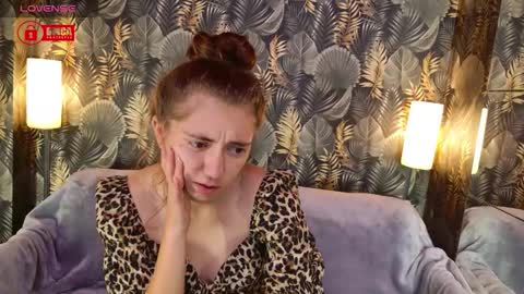 Snapshot of charming_lia chatting on 8, 10, 2025 CharmingLIA online show from 8, 10, 2025