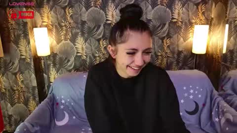 Snapshot of charming_lia chatting on 8, 11, 2025 CharmingLIA online show from 8, 11, 2025