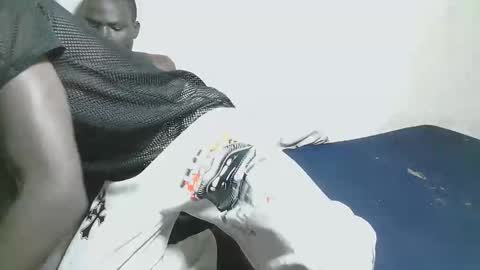 Snapshot of charmzboy chatting on 18, 11, 2025 charmzboy online show from 18, 11, 2025