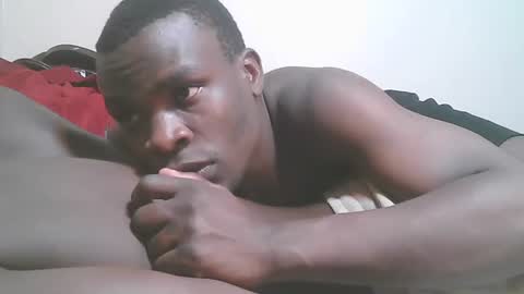 Snapshot of charmzboy chatting on 4, 12, 2025 charmzboy online show from 4, 12, 2025