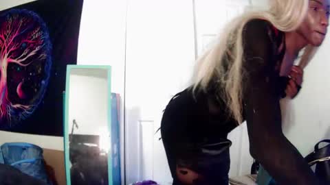 Snapshot of charr1barr chatting on 15, 12, 2024 Miss Chocolate online show from 15, 12, 2024