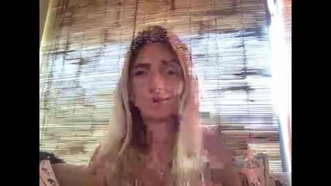 Snapshot of chasingsunsets_quinn chatting on 10, 10, 2025 Chasing Sunsets Quinn online show from 10, 10, 2025