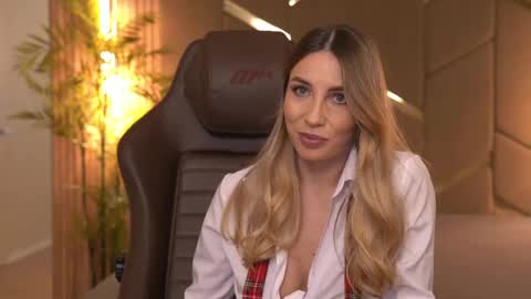 Snapshot of chaturbabe__ chatting on 22, 2, 2025 Ira online show from 22, 2, 2025