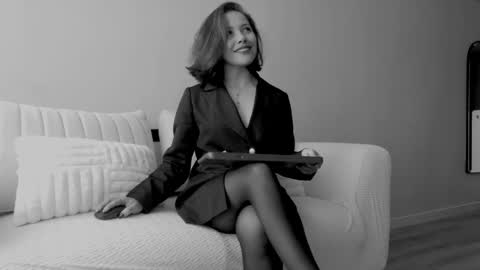 Regina Phalange online show from 6, 3, 2026