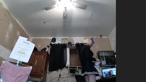 cheerleader_crossdresser online show from 8, 5, 2026