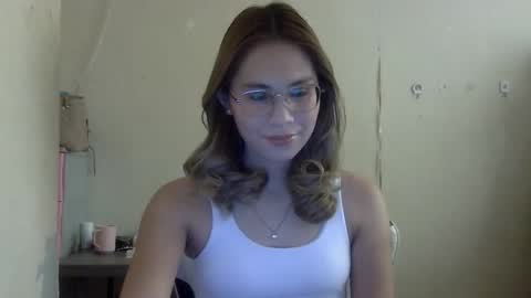 Snapshot of chelly4u69 chatting on 27, 10, 2025 chelly4u69 online show from 27, 10, 2025