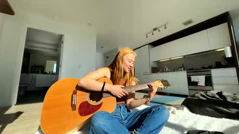 chellybear101 online show from 8, 3, 2026