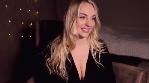 Snapshot of cherry_bomb19 chatting on 19, 1, 2025 CherryBomb online show from 19, 1, 2025