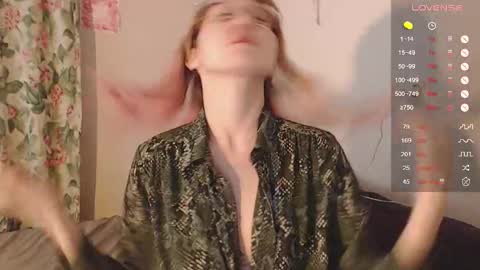 Snapshot of cherry_hazzze chatting on 28, 9, 2025 Cheryl online show from 28, 9, 2025