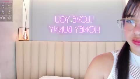 Snapshot of cherry_monroe_ chatting on 10, 1, 2026 C H E R R Y online show from 10, 1, 2026