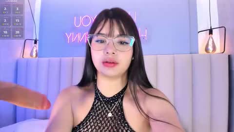 Snapshot of cherry_monroe_ chatting on 7, 2, 2026 C H E R R Y online show from 7, 2, 2026