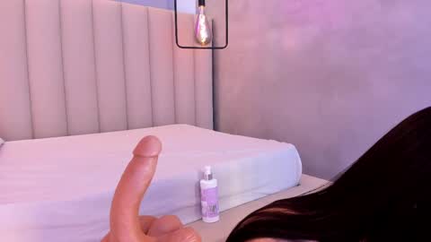 Snapshot of cherry_monroe_ chatting on 1, 4, 2026 C H E R R Y online show from 1, 4, 2026