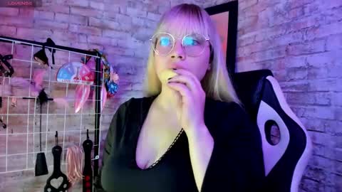     online show from 26, 10, 2025