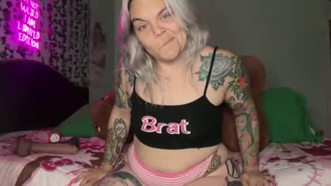 Snapshot of cherryb0mbb0mb chatting on 25, 6, 2026 CherryBombBomb online show from 25, 6, 2026