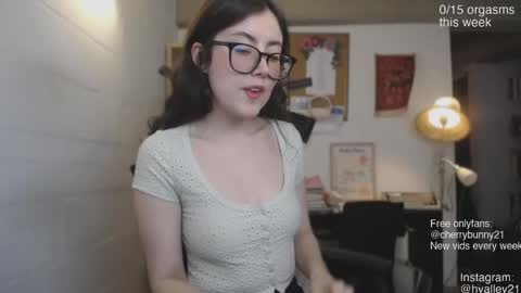 Snapshot of cherrybunny21 chatting on 28, 5, 2026 Sarah Prez online show from 28, 5, 2026