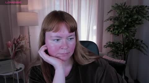 Snapshot of cherrymii chatting on 8, 4, 2026 Miy online show from 8, 4, 2026