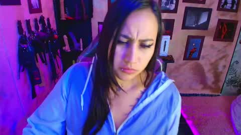 Snapshot of cherryy_bombshelll chatting on 29, 10, 2025 cherry online show from 29, 10, 2025