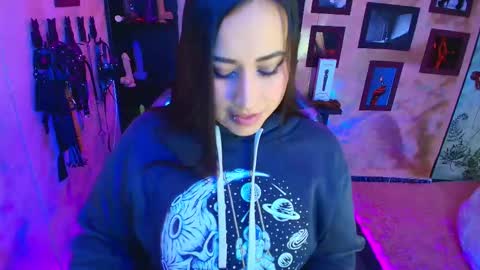 Snapshot of cherryy_bombshelll chatting on 6, 11, 2025 cherry online show from 6, 11, 2025