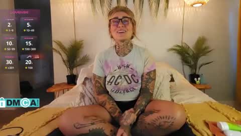 Snapshot of cheviblue chatting on 28, 10, 2025 Chevi Blue online show from 28, 10, 2025