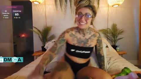 Snapshot of cheviblue chatting on 1, 12, 2025 Chevi Blue online show from 1, 12, 2025