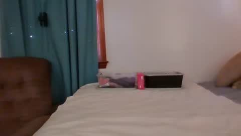 Snapshot of chevybear69 chatting on 28, 11, 2025 Jade and Thomas online show from 28, 11, 2025