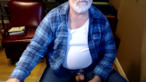 Snapshot of chgodad chatting on 1, 12, 2025 chgodad online show from 1, 12, 2025