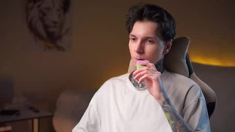 Snapshot of chillguy2k chatting on 20, 10, 2025 Rick online show from 20, 10, 2025