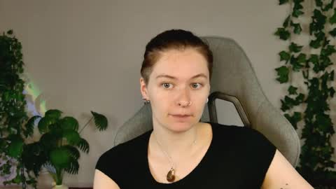 Snapshot of chillsnail_bro chatting on 5, 4, 2026 Bella online show from 5, 4, 2026