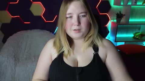 Snapshot of chimberwol chatting on 5, 2, 2025 Chim-Chim online show from 5, 2, 2025