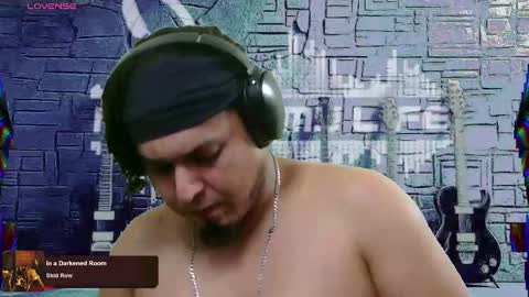 Snapshot of chinoroz chatting on 18, 2, 2025 Enrique online show from 18, 2, 2025