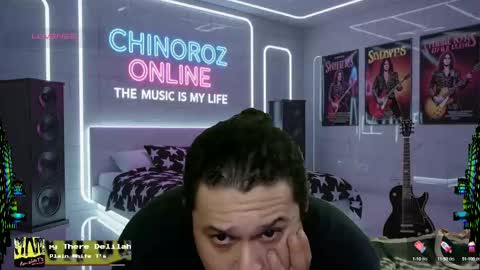 Snapshot of chinoroz chatting on 3, 10, 2025 Enrique online show from 3, 10, 2025