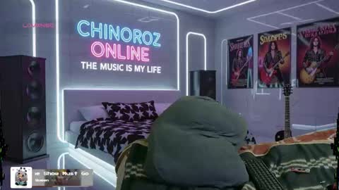 Snapshot of chinoroz chatting on 11, 10, 2025 Enrique online show from 11, 10, 2025