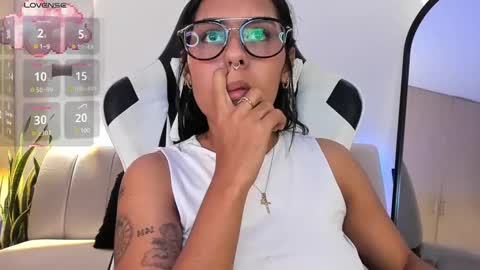 Snapshot of chloe_279 chatting on 5, 3, 2025 Jen online show from 5, 3, 2025