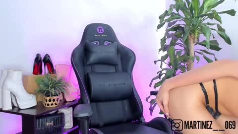 Snapshot of chloe__daviss chatting on 30, 9, 2025 CHLOE online show from 30, 9, 2025