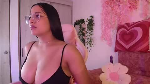 Snapshot of chloe__moon_ chatting on 19, 6, 2026 chloe__moon_ online show from 19, 6, 2026