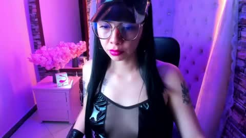 Snapshot of chloe_crysstal chatting on 1, 7, 2026 Chloe online show from 1, 7, 2026