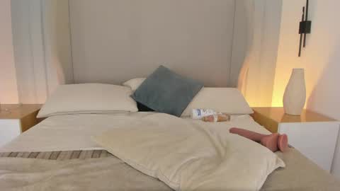 Chloe online show from 11, 5, 2026