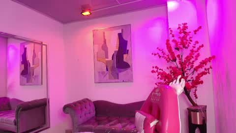 Snapshot of chloe_dolly chatting on 12, 4, 2026 Chloe online show from 12, 4, 2026
