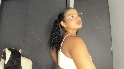 Snapshot of chloe_evans21 chatting on 22, 10, 2025 chloe online show from 22, 10, 2025