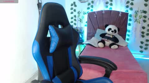  CHLOE online show from 21, 10, 2025