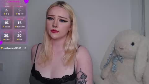 Chloe Levine online show from 17, 9, 2025