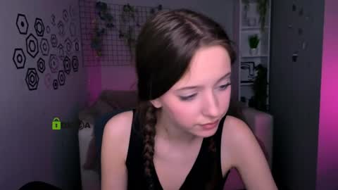 chloe_ley online show from 10, 4, 2026