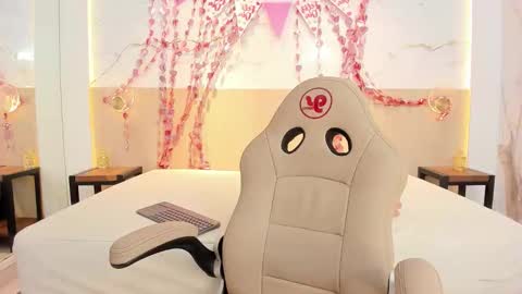  CHLOE  online show from 9, 2, 2026